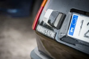 Photographier sa plaque d'immatriculation après chaque trajet : cette étude surprenante révèle ce que personne ne vérifie sur son véhicule