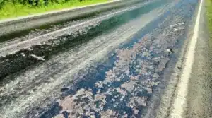 « Ça n'était pas des flaques d'eau » : en Normandie, une route fermée après que le goudron a fondu sous les pieds des riverains