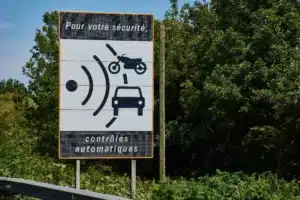 Mauvaise nouvelle pour les automobilistes : les marges d'erreur des radars ont changé en 2026, et le vrai chiffre n'est pas celui que vous croyez