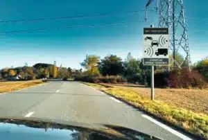 Ce boîtier ressemble trait pour trait à un radar autonome, mais il ne verbalise personne