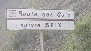 La « route des culs » : ce panneau routier des Pyrénées déclenche un fou rire à chaque passage