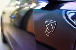 1. Peugeot garde le secret sur les modèles qui hériteront du volant Hypersquare après la 208 de 2027