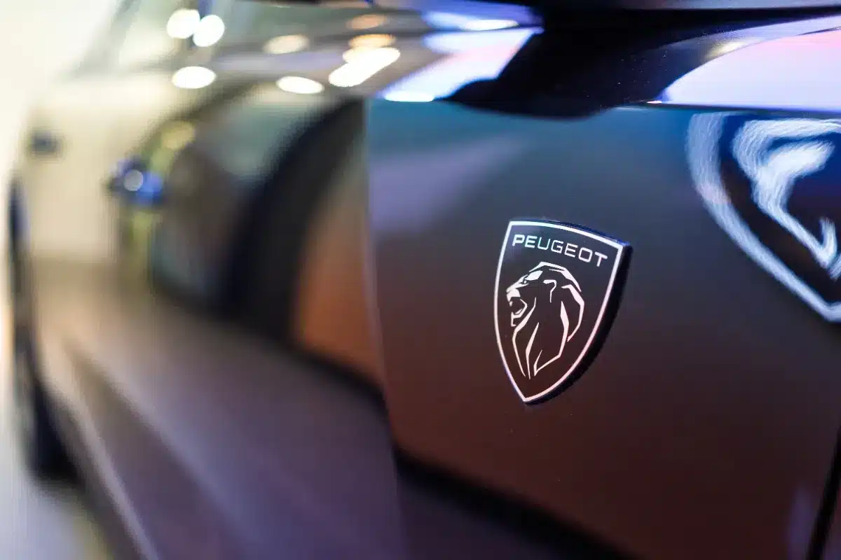1. Peugeot garde le secret sur les modèles qui hériteront du volant Hypersquare après la 208 de 2027