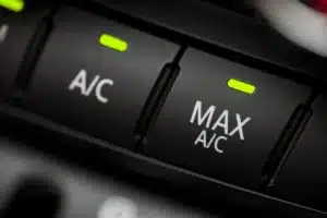 Pourquoi beaucoup de conducteurs ignorent le bouton de recirculation d'air alors qu'il change tout en été