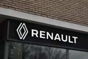 Renault lance une Clio sans malus avec du carburant à 1 € le litre : en pleine crise du carburant, le modèle plait beaucoup