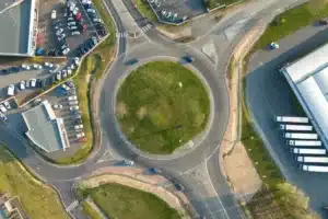 Ce rond-point d'un nouveau genre installé en France affiche zéro accident depuis sa mise en service : les automobilistes ne comprennent pas pourquoi ça marche