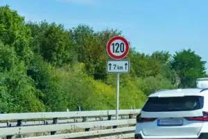 Pourquoi certains automobilistes roulent à 144 km/h sur l'autoroute sans jamais recevoir d'amende : la Sécurité Routière confirme la règle