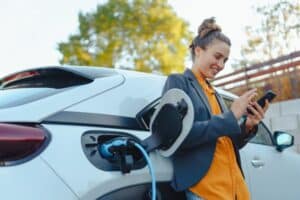 Voitures électriques : vers une année record malgré le ralentissement économique mondial