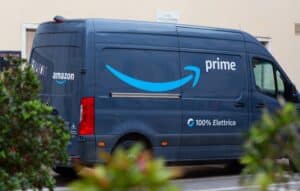 Amazon : le géant du commerce électronique se lance dans le transport