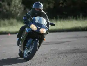 Vous perdez du temps au péage ? La solution que les motards ignorent encore