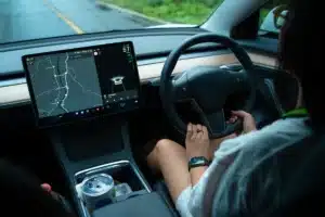 Pourquoi votre compteur affiche toujours plus que Waze : on vous explique l'écart que personne ne vous a jamais détaillé