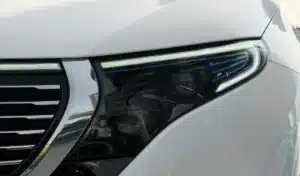 Ni Tesla ni électrique : la voiture la plus vendue au monde en 2025 surprend même les concessionnaires qui pensaient tout avoir vu