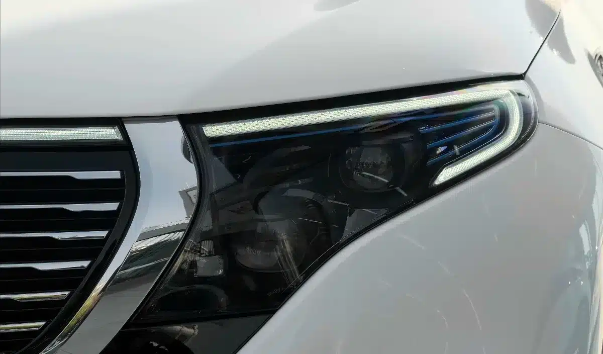 Ni Tesla ni électrique : la voiture la plus vendue au monde en 2025 surprend même les concessionnaires qui pensaient tout avoir vu