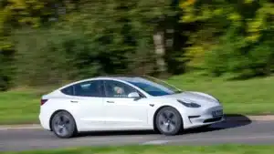 Oubliez les chiffres du constructeur : sur autoroute, certaines voitures électriques consomment jusqu'à 60 % de plus que l'autonomie annoncée