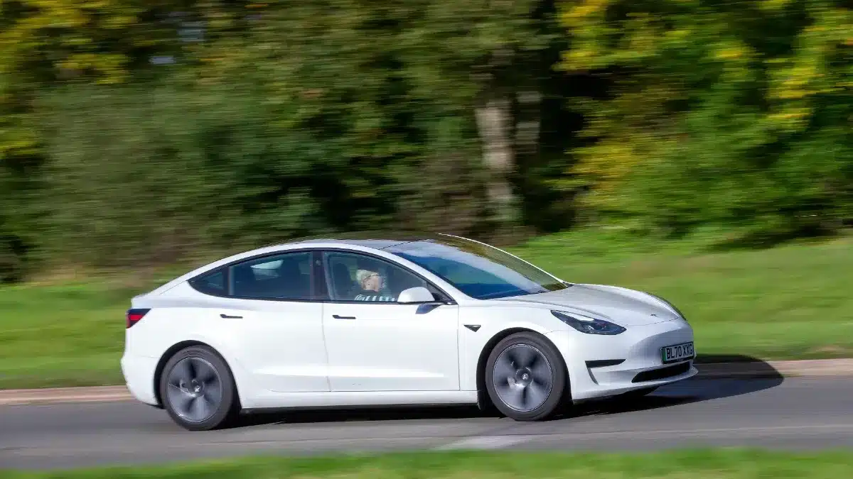 Oubliez les chiffres du constructeur : sur autoroute, certaines voitures électriques consomment jusqu'à 60 % de plus que l'autonomie annoncée