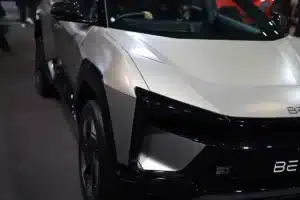 Adieu les pleins à 120€ : un patron équipe tous ses salariés en voitures électriques pour faire face à la flambée du carburant