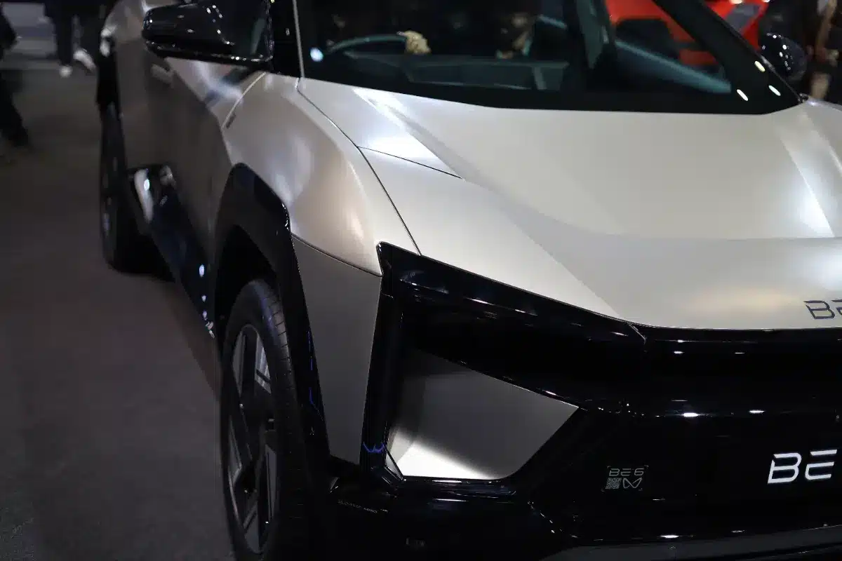 Adieu les pleins à 120€ : un patron équipe tous ses salariés en voitures électriques pour faire face à la flambée du carburant