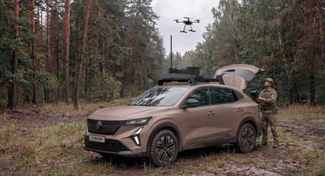 Renault surprend en dévoilant une version militarisée de son SUV Rafale, développée avec Thales. Une initiative qui illustre les nouvelles ambitions du constructeur dans les technologies à double usage. Capture d'écran