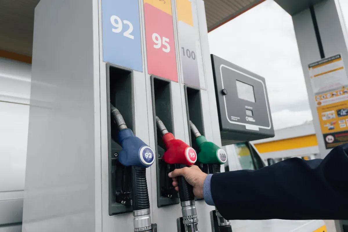 Mauvaise nouvelle pour les automobilistes : l'aide « grands rouleurs » de 100 euros promise par l'État n'a toujours pas été versée, et personne ne sait quand