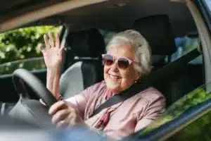 Oubliez les grosses berlines : après 65 ans, ces modèles de voitures sont les plus adaptés