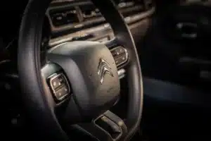 Citroën change de nom pour Omar Sy et devient « Sytroën » : une opération marketing qui risque d'en séduire plus d'un