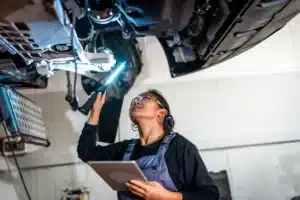Mauvaise nouvelle pour les automobilistes : le contrôle technique s'est durcit en juin et votre véhicule pourrait ne plus passer aussi facilement