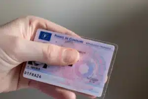 Permis de conduire : le gouvernement envisage 80€ de pénalité dès le troisième passage, les auto-écoles sont furieuses