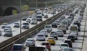 Pourquoi certains automobilistes reçoivent une amende pour avoir roulé trop lentement : le montant surprend tout le monde