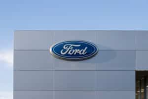 ford-reembauche-350-ingenieurs-ia