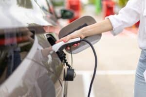 suisse-voiture-electrique-borne-recharge