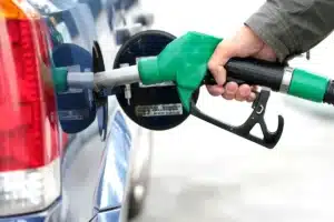 Mauvaise nouvelle pour les automobilistes tentés par le E85 : sans ces précautions, les économies promises se transforment en factures salées