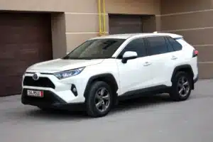 Ni la Tesla Model Y ni la Corolla : voici la voiture la plus vendue au monde en 2025, et elle surprend tout le concessionnaire