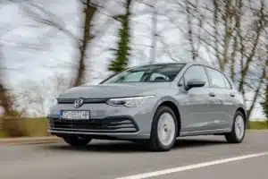 Mauvaise nouvelle pour les propriétaires d'hybrides : un spécialiste de l'automobile fixe une date butoir que les constructeurs préfèrent taire