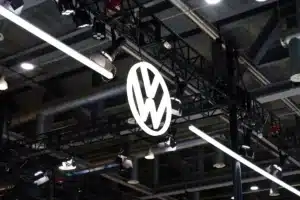Volkswagen lâche 51 % d'Everllence pour 7,4 milliards d'euros : les constructeurs rivaux n'ont pas vu venir ce virage sur le diesel