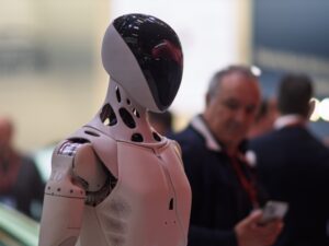 Robots humanoïdes : pourquoi les usines automobiles misent déjà sur eux