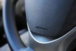 Airbags Takata : des milliers de voitures non rappelées roulent encore en France, et leurs propriétaires ne le savent même pas