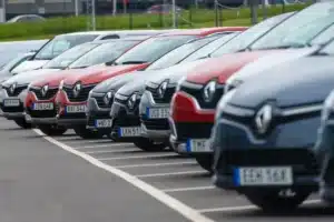 Mauvaise nouvelle pour les automobilistes : ces équipements sont désormais obligatoires dans certaines voitures