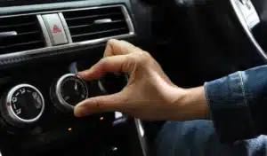 Pourquoi votre climatisation en voiture vous coûte bien plus cher que vous ne le pensez