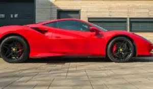 « Nous aimerions bien la même en bleue » : quand des gendarmes flashent une Ferrari à 200 km/h et ne peuvent s'empêcher d'en rêver