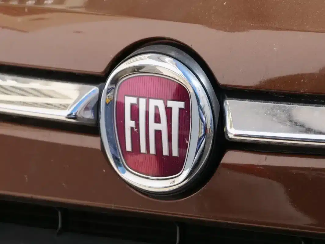 Fiat ressuscite le look des années 60 avec le Multiplina : cette micro voiture électrique va tout chambouler