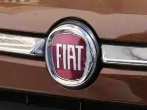 Fiat ressuscite le look des années 60 avec le Multiplina : cette micro voiture électrique va tout chambouler