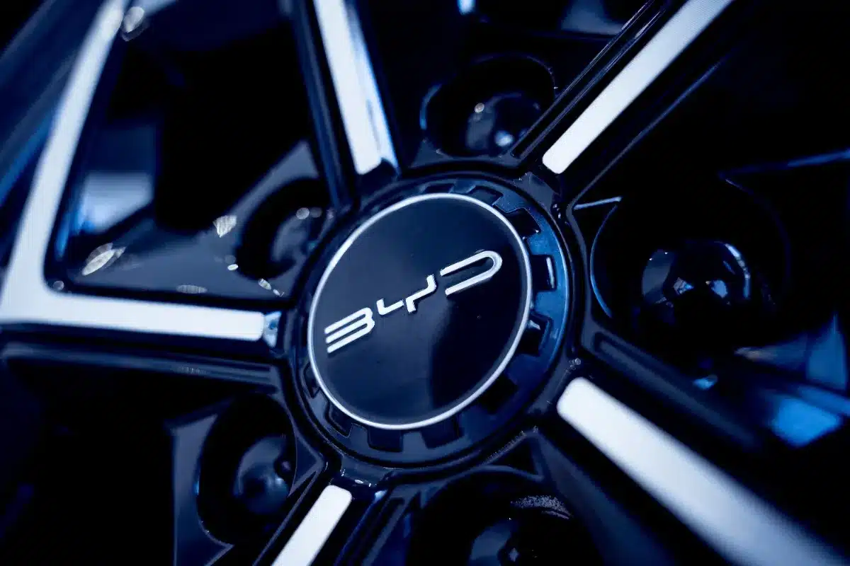 Mauvaise nouvelle pour les automobilistes qui roulent en hybride rechargeable : dès 2027, la Chine met fin à dix ans de cadeaux fiscaux