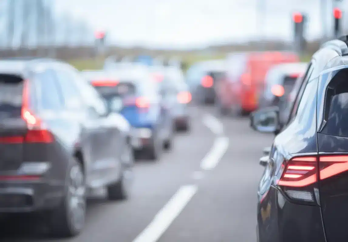 Quand votre voiture freinera sans vous en cas d'excès de vitesse : le plan de Bruxelles se précise