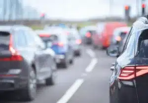 Quand votre voiture freinera sans vous en cas d'excès de vitesse : le plan de Bruxelles se précise