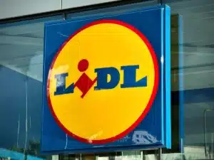 Mauvaise nouvelle pour les salariés de Lidl : l'enseigne supprime les voitures électriques de sa flotte, et la raison est inattendue