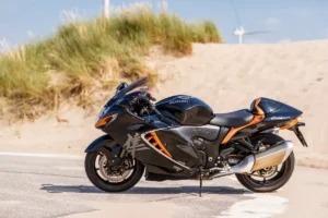 Il y a 30 ans, les constructeurs japonais juraient de ne jamais dépasser 300 km/h : la Suzuki Hayabusa a pulvérisé ce pacte