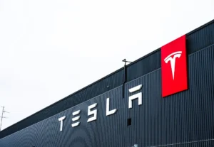 Tesla ouvre ses Gigafactories aux start-up pour la première fois : les ingénieurs n'en reviennent pas, production de masse prévue dès 2027