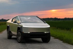 Ce Tesla Cybertruck n'a pas le droit de rouler en France : un automobiliste l'a pourtant filmé en pleine circulation, les gendarmes réagissent