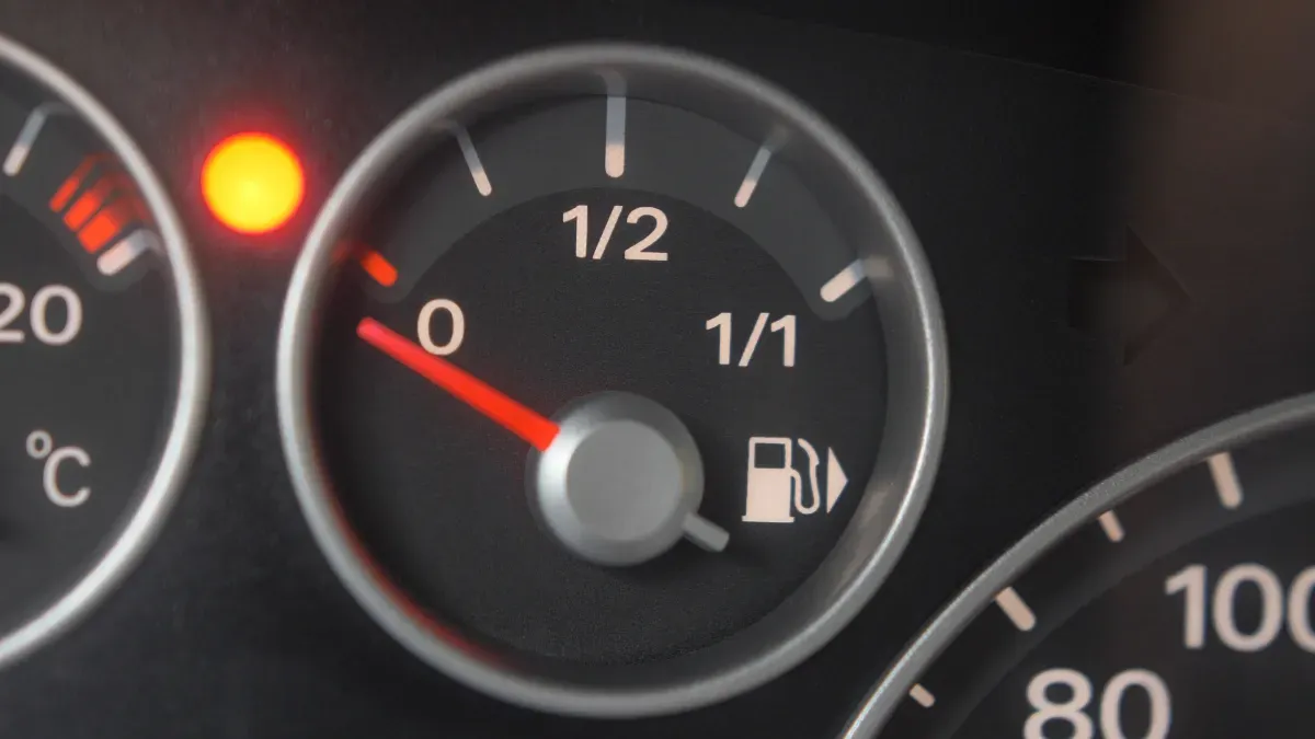 Ce petit symbole sur votre tableau de bord que 80% des automobilistes ignorent : les garagistes confirment qu'il change tout à la station
