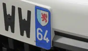 Contrôle technique 2026 : les garagistes préviennent qu'un simple défaut sur vos plaques entraîne un recalage d'office, et beaucoup de conducteurs l'ignorent encore